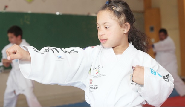 Aluno com Síndrome de Down é destaque na Escolinha de Taekwondo de