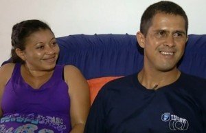 Homem com síndrome de Down aprende Libras para se comunicar com esposa surda