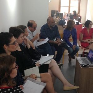 Representantes de diversas organizações reunidos em uma sala do Movimento Down para discutir Inovação e Criatividade na Educação Básica.