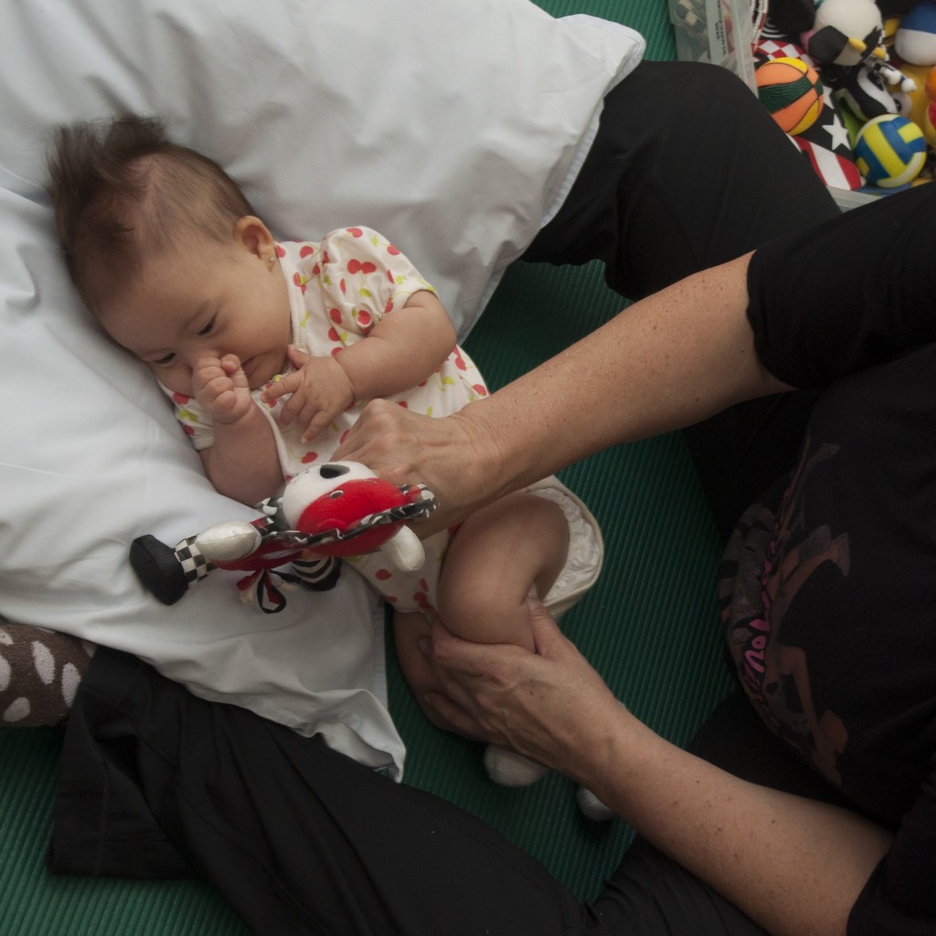 Como estimular o bebê com síndrome de Down em casa
